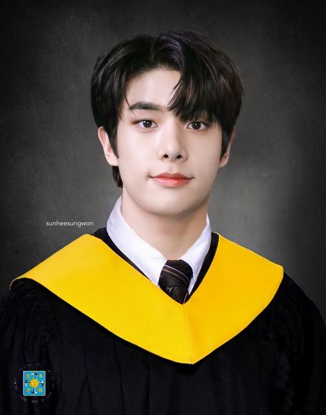 University Of The Philippines Graduation, Graduation Toga, Pictures Editing, Graduate Photo, School Id, Lai Kuan-lin, Choi Daniel, Fandom Kpop, Blackpink Poster