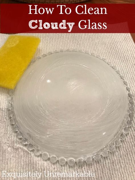 Diy Elegant Home Decor, Cloudy Glasses, Clear Glass Plates, Glass Bakeware, How To Clean Crystals, Etched Glassware, Good Stories, Baking Soda Uses, Hard Water Stains