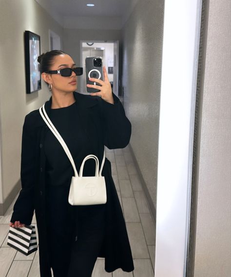 Shopping outfit inspo accessories coat hairstyle Outfits With Telfar Bag, Cream Telfar Bag Outfit, White Telfar Bag Outfit, Small Telfar Bag Outfit, White Handbag Outfit, Telfar Outfit, White Telfar, Telfar Bag Outfit, Telfar Bag