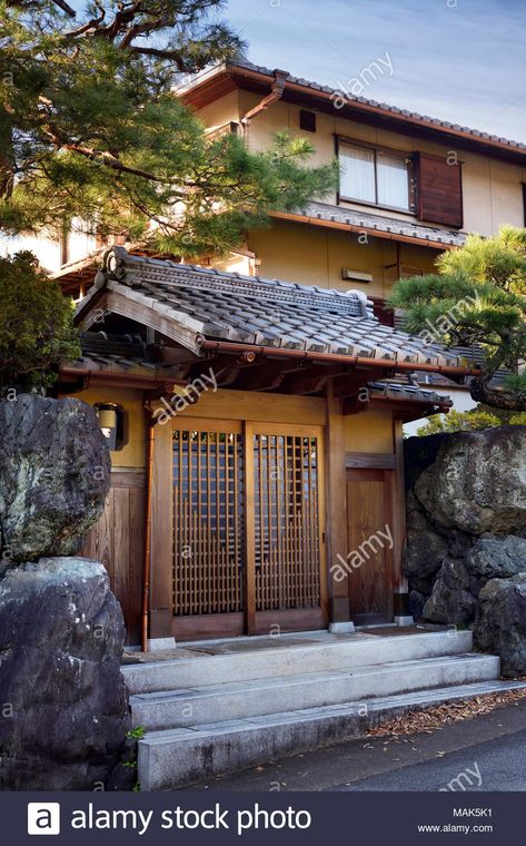 Japanese Courtyard House Plans, Japan House Exterior, Japanese House Modern, Traditional Japanese House Plans, Japanese Courtyard House, Japanese House Exterior, Japanese Exterior, Japan House Design, Japanese Modern House