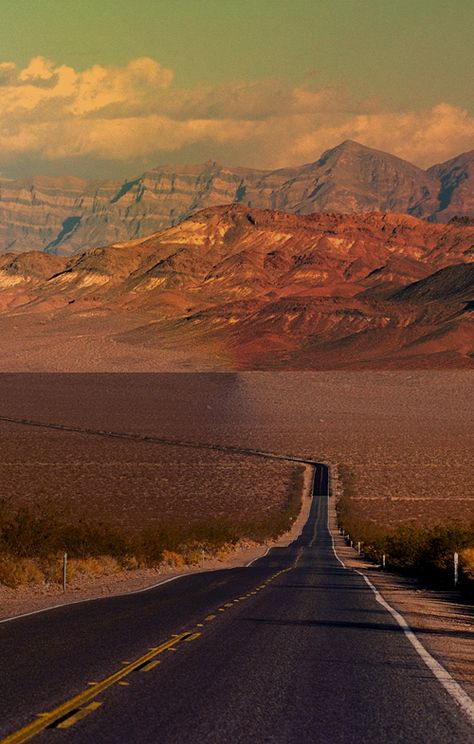 Foto Macro, Empty Road, Beautiful Roads, Scenic Roads, California National Parks, In The Desert, The Desert, Places To See, The Sky