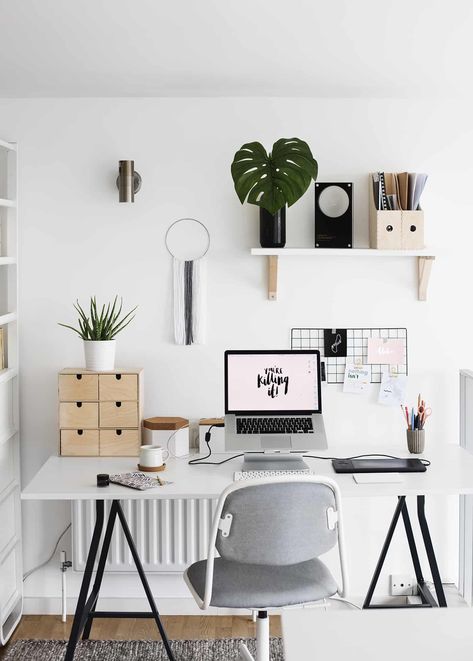 55 Small Home Office Ideas That Will Make You Want To Work Overtime - The Mummy Front Work Office Design, Bureau Decor, Flat Decor, White Desk, Home Office Inspiration, Bedroom Desk, Office Inspo, Small Home Office, Desk Ideas