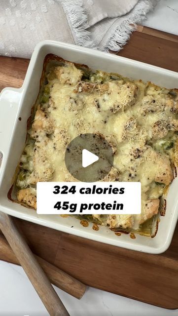 The calorie deficit queen - Kacy Allensworth on Instagram: "This is not a traditional lasagna in the sense that I don’t layer it but place all the broken pasta pieces at the bottom…but it tastes like lasagna so I’m calling it a lasagna. 

It honestly took me six attempts to get this recipe just right. 

16 ounces raw cubed chicken 
4 Barilla pasta sheets 
2 cups frozen broccoli, chopped
1.5 cups (1%) cottage cheese 
1/4 cup chicken broth, 
1 tablespoon garlic powder
1/2 tablespoon Italian seasoning
1/4 tsp white pepper 
1/4 cup fat-free mozzarella 
1/3 cup Parmesan 
Salt
Pepper

Measure 16oz of raw boneless skinless chicken breast and cut it into small chunks and salt and pepper. Blend the cottage cheese and chicken broth with the garlic powder, Italian seasoning, and white pepper.

In an Chicken Cottage, Cubed Chicken, Barilla Pasta, Healthy Casserole Recipes, Steak Tips, Traditional Lasagna, Cottage Cheese Recipes, Healthy Casseroles, Frozen Broccoli