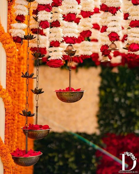 Hindu Wedding Decorations, Hindu Wedding Ceremony, Wedding Stage Design, Mandap Decor, Desi Wedding Decor, Wedding Planning Decor, Flower Decorations Diy, Tamil Wedding, Wedding Backdrop Decorations