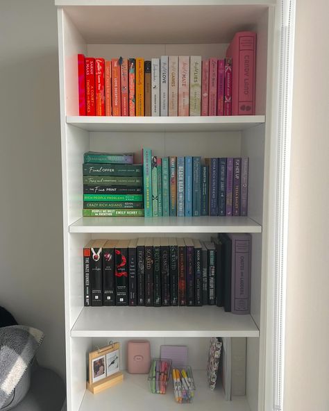 Bookshelf Goals, Full Bookshelf, Bookshelf Inspiration, Romance Books Worth Reading, My Bookshelf, Book Obsession, Book Cases, Book Room, Year 5