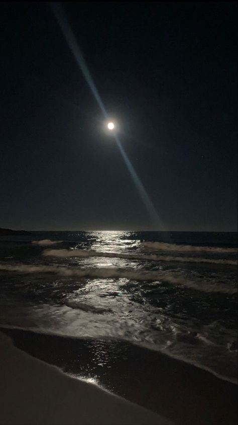 Calming Wallpaper Calm Wallpaper Aesthetic, Aesthetic Beach At Night, Night Sea Wallpaper, Beach Night Aesthetic, Night On The Beach, Dark Beach, Ocean At Night, Beach At Night, Beach Night