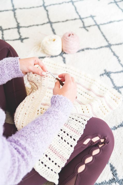 6 Things I Wish Someone Told Me When I Started Crocheting • Sewrella Beginning Crochet, Crochet Beginner, Ribbed Crochet, Beginner Knitting Patterns, Crochet Faces, Crochet Braid Styles, Crochet Lessons, Crochet Stitches For Beginners, Someone Told Me