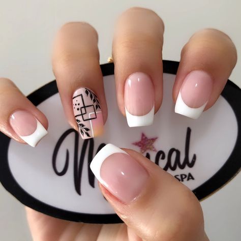 Summer Nails 2023, Nails Design With Rhinestones, Nails 2023, Short Acrylic Nails Designs, Cat Kuku, Elegant Nails, Classy Nails, Floral Nails, Pretty Acrylic Nails