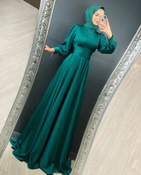 Muslim Prom Dress, Elegant Silk Dresses, Islamic Fashion Dresses, Hijab Dress Party, Stile Hijab, Long Green Dress, Gowns Dresses Elegant, Soiree Dress, Fancy Dresses Long