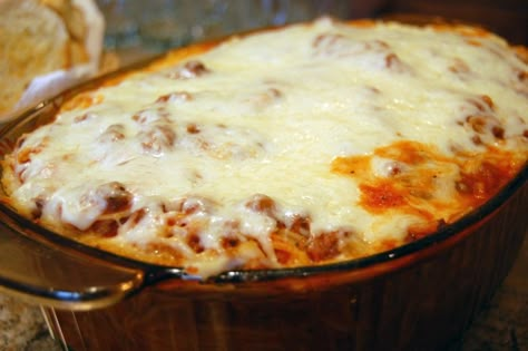 Baked Spaghetti recipe. Easy Baked Spaghetti Recipe, Easy Baked Spaghetti, Spaghetti Casserole Recipe, Can Tomato Sauce, Baked Spaghetti Casserole, Baked Spaghetti Recipe, Favorite Casseroles, Spaghetti Casserole, Spaghetti Carbonara