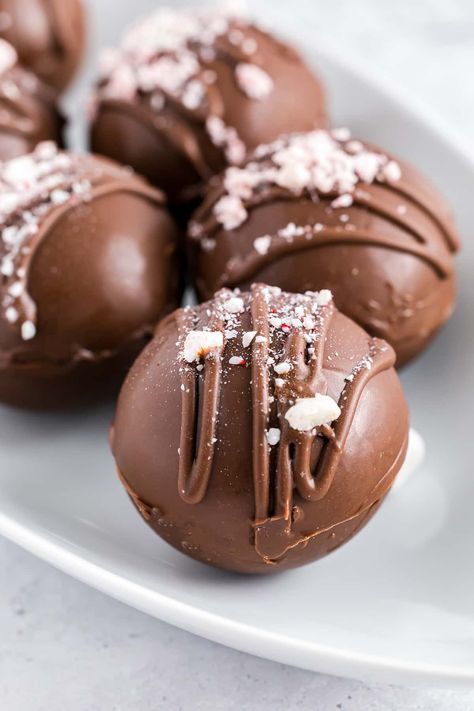 Hot Cocoa Bombs Recipe (Easy DIY) Diy Hot Chocolate Bombshell, Hot Cocoa Cake Pops, How To Make Hot Chocolate Bombshell, Hot Cocoa Bombshell Diy Easy, Chocolate Bomb Molds Ideas, Hot Chocolate Bombshell Diy, Cocoa Bombshell, Hot Chocolate Bombshell Recipe, Cocoa Board