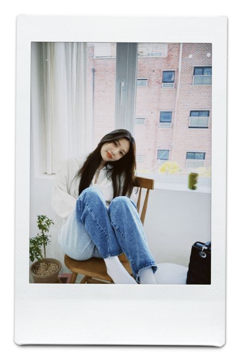 Joy Polaroid Red Velvet, Joy Polaroid, Red Velvet Polaroid, Study Wallpaper, Joy Rv, Joy Red Velvet, Feed Ig, Red Velvet Joy, Meus Pins