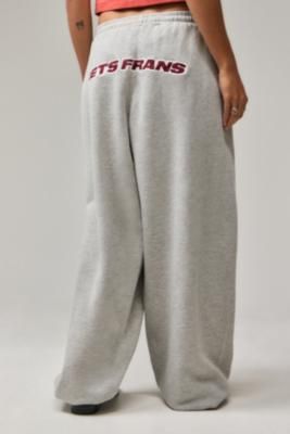 Super baggy track pants from iets frans... Cut from cotton jersey with an elasticated waistband, side pockets, a wide fit through the leg and cuffed hems. Complete with piping down the side and an appliqued logo to reverse. **Content + Care** \- 100% Cotton \- Machine wash **Size + Fit** \- Model is 171cm/5'7.5" and wearing size Small | iets frans... Harri Applique Joggers Pant - Grey 2XS at Urban Outfitters Iets Frans Joggers, Baggy Track Pants, Joggers Grey, Joggers Outfit, Un Logo, Ed Hardy, Lifestyle Brands, Jogger Pants, Track Pants