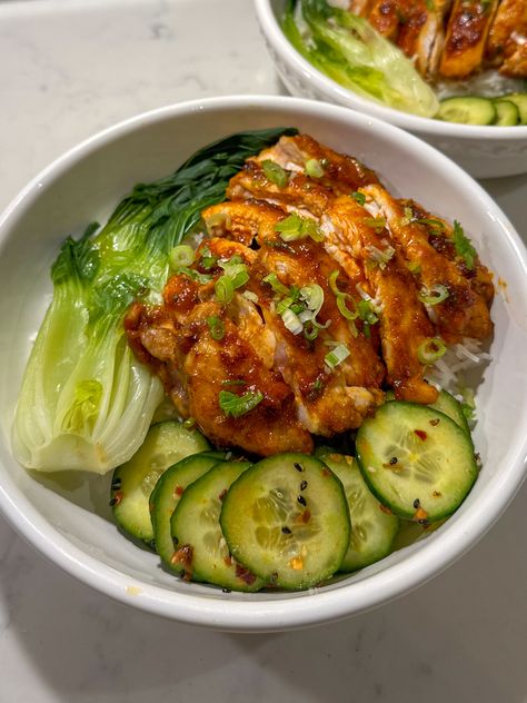 Chicken Rice Bowls with Gochujang Butter Thighs and Pak Choi Gochujang Butter, Avocado Wrap Recipes, Choy Recipes, Ramen Noodle Recipes Soup, Easy Dumplings Recipe, Wonton Dumplings, Gochujang Chicken, Chicken Rice Bowl, Chinese Spices