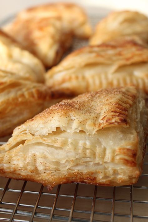 Pepperidge Farm Puff Pastry Recipes, Easy Homemade Puff Pastry, Homemade Apple Turnovers, Puff Pastry Apple Turnovers, Apple Turnovers With Puff Pastry, Apple Recipes With Puff Pastry, Puff Pastry From Scratch, Quick Apple Dessert, Puff Pastry Apple