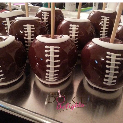 Football Apples Carmel Candy, Football Candy, Apple Cake Pops, Gourmet Candy Apples, Candy Apple Recipe, Caramel Apples Recipe, Chocolate Covered Apples, Apple Pop, Gourmet Apples