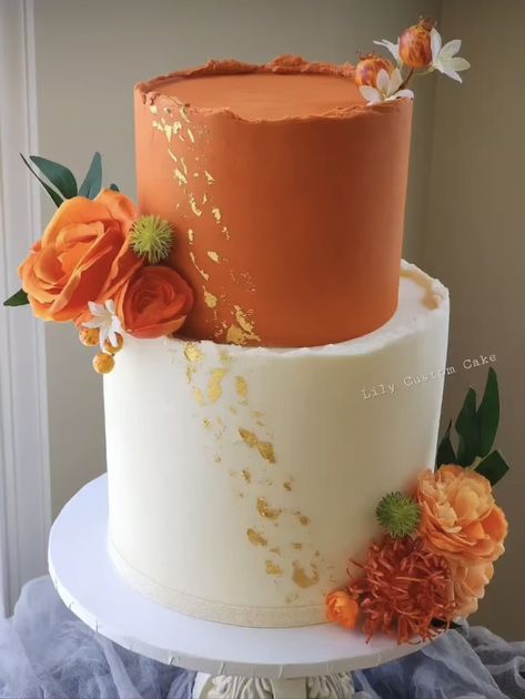 Fall Colors Birthday Cake, Wedding Cakes Fall Colors, Orange Cake Decoration Ideas, Orange Dessert Table, Orange Color Cake Birthday, Orange Cake Ideas, Burnt Orange Cake, Orange Cake Design, Orange Color Cake