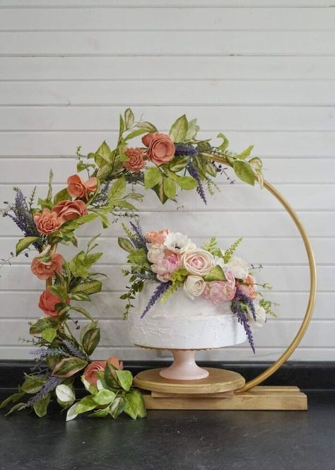 Tropical Reception, Magical Cake, Chic Cake, Diy Cake Stand, Deco Ballon, Centerpieces Diy, Copper Diy, Gold Spray Paint, Gold Spray