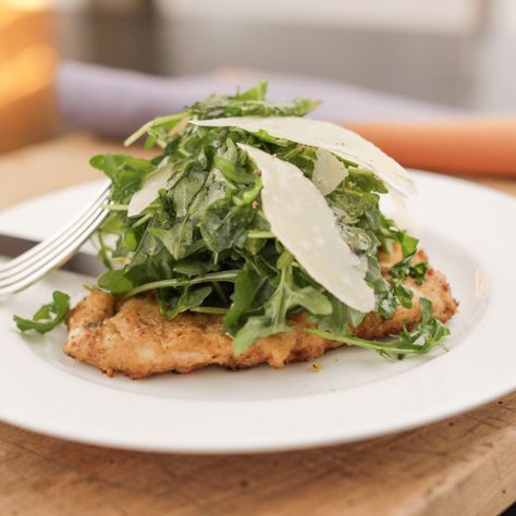 Lemon Parmesan Chicken with Arugula Salad Topping By Ina Garten Chicken With Arugula, Lemon Parmesan Chicken, Salad Topping, Dinner Rotation, Ina Garten Recipes, Parmesan Chicken, Salad Toppings, Arugula Salad, Idee Pasto Sano