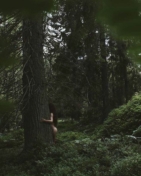 Nude Aesthetic Photoshoot, Green Witch Aesthetic, Nature Photoshoot, Forest Photos, Forest Bathing, Witch Aesthetic, Wild Woman, Green Witch, Forest Fairy