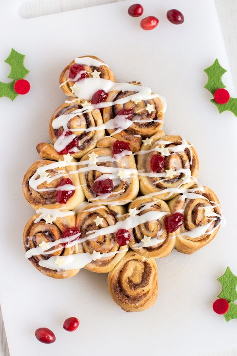 Save this holiday recipe to make a Cinnamon Bun Christmas Tree. Cinnamon Bun Christmas Tree, Cinnamon Rolls Christmas, Cinnamon Bun, Holiday Foods, Pretty Cookies, Christmas Brunch, Spice Cookies, Orange Spice, Christmas Cooking