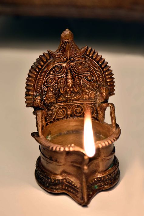 Online handcrafted oil lamps, South indian culture diya's. Best for temple decoration, and home decoration. Kamakshi Deepam, Indian Oil Lamp, Indian Lamp, Indian Lamps, South Indian Culture, Temple Decoration, Brass Diyas, Magical Lamp, Symbol Wallpaper