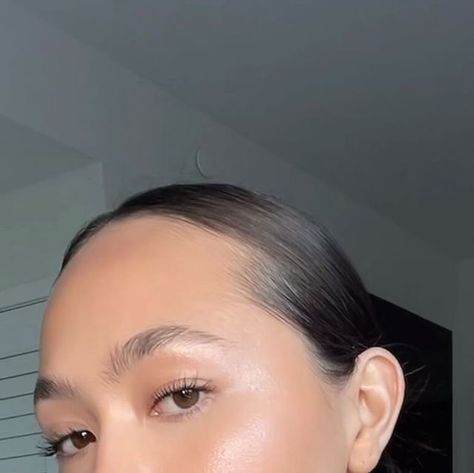 Zoe Kim Kenealy on Instagram: "THE WHITE WINE ENERGY MAKEUP LOOK 🤍🤍🤍 I just loveee this look for summer. The glow the highlight I’m deceased #summermakeup #glowymakeup #makeupreels" Zoe Kim Kenealy Makeup, Glowy Makeup, June 19, The Glow, Summer Makeup, White Wine, The White, Makeup Looks, Wine