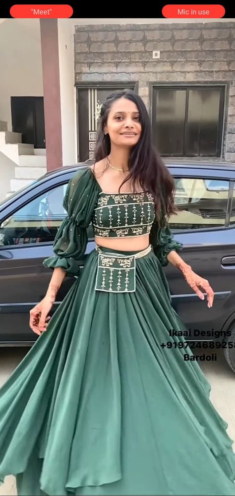 Lahenga Outfit Ideas, Lengha Sleeve Design, Unique Lehnga Styles, Trendy Ghagra Designs, Deginer Dress For Wedding, Trendy Lehnga Design, Lehnga Sleeve Design, Unique Ghagra Designs, Sleeves Designs For Lehenga