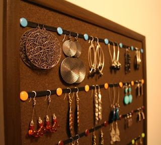 I've been looking for a better way to organize my jewelry - im gunna try this out! Earring Organization, Diy Cork Board, Jewerly Organizer, Organizer Diy, Organizer Ideas, Cork Boards, Funky Style, Jewelry Organizers, Jewelry Displays