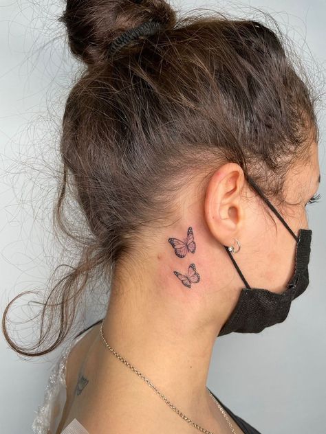 35 Unique Behind the Ear Tattoo Ideas to Inspire You Behind Ear Butterfly Tattoo, Butterfly Ear Tattoo, Butterfly Behind The Ear Tattoo, Butterfly Tattoo Behind Ear, Unforgettable Tattoo, Tattoo Papillon, Behind The Ear Tattoos, Butterfly Neck Tattoo, Purple Butterfly Tattoo