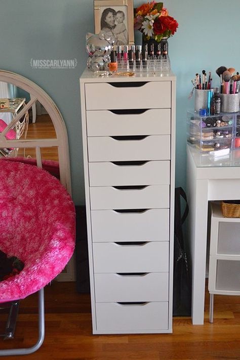 Narrow Drawers, Ikea Makeup Vanity, Alex Drawers, Makeup Storage Drawers, Rangement Makeup, Storing Makeup, Makeup Vanities, Ikea Alex, Makeup Drawer Organization