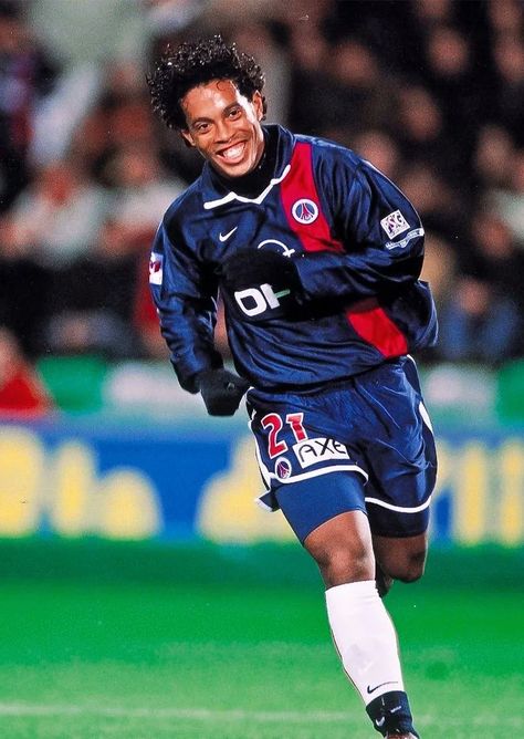 PSG Pictures That Go Hard no X: "https://t.co/XjsmAoscTh" / X Ronaldinho Skills, Paris Saint Germain Fc, Football Players Photos, Football Images, Football Tops, Football Icon, Black Kit, Epic Photos, Football Photos