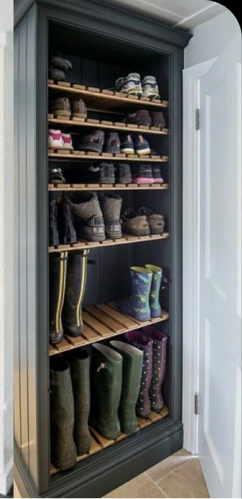 Mud Room Shoe Rack, Room Kitchen Ideas, Room Shoe Rack, Ikea Mud Room, Mudroom Addition, Boot Room Utility, Small Mudroom Ideas, Luxury Kitchen Cabinets, Mudroom Remodel