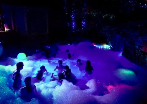 Epic foam party hosted by freedom fun in Austin tx. Pool lights and music! The ultimate party Slumber Party Foods, Neon Pool Parties, Crazy Pool, Glow Theme Party, Night Pool Party, Pool Party Supplies, Glow In Dark Party, Neon Birthday Party, Pool Beach Party