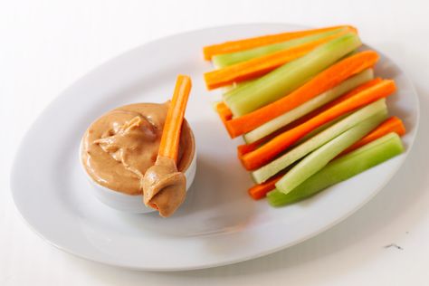 Carrot & cucumber sticks with almond butter 8fit Cucumber Sticks, Manwhich Recipes, Szechuan Recipes, Mulberry Recipes, Cantaloupe Recipes, Yogurt Chocolate, Spagetti Recipe, Healthy Savory Snacks, Raw Almond Butter