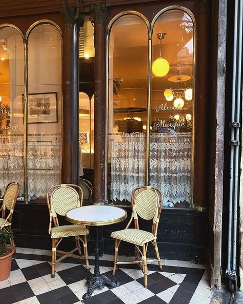 Paris Cafe Interior, Parisian Coffee Shop, Tea Store Design, Paris Coffee Shop, French Coffee Shop, Boutique Interiors, French Boutique, Parisian Bistro, Mediterranean Summer