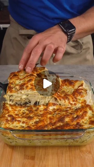 Chicken Cheese Lasagna, Shaved Chicken, Chicken Pesto Lasagna, Garlic Parmesan Cream Sauce, 1960s Food, Chicken Lasagne, Chicken Lasagna Recipe, Pesto Lasagna, Chicken Pasta Casserole