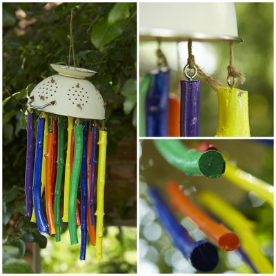 How to make a wind clunk - from 101 Things For Kids To Do Outside Baby Garden Ideas, Adaptive Playground, Garden Ideas Eyfs, Early Years Outdoor Area, Sensory Gardens, Eyfs Outdoor Area, Children Garden, Preschool Garden, Outdoor Learning Spaces