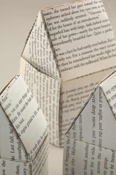 These tiny paper houses are a book project by Jason Thompson of Rag and Bone Bindery. #bookart #tinyhouse #paperhouses Tiny Paper Houses, Folding House, Jason Thompson, Handcrafted Journals, Paper Pop, Quilling Tutorial, Old Book Pages, Paper Snowflakes, Paper Folding