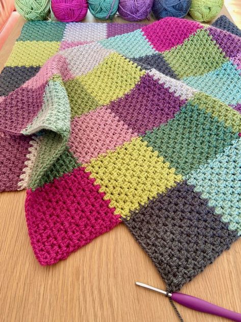 Crochet Patchwork Blanket, Scrap Yarn Crochet, Crochet Square Blanket, شال كروشيه, Granny Square Crochet Patterns Free, Patchwork Blanket, Crochet Quilt, Pola Sulam, Crochet Afghans