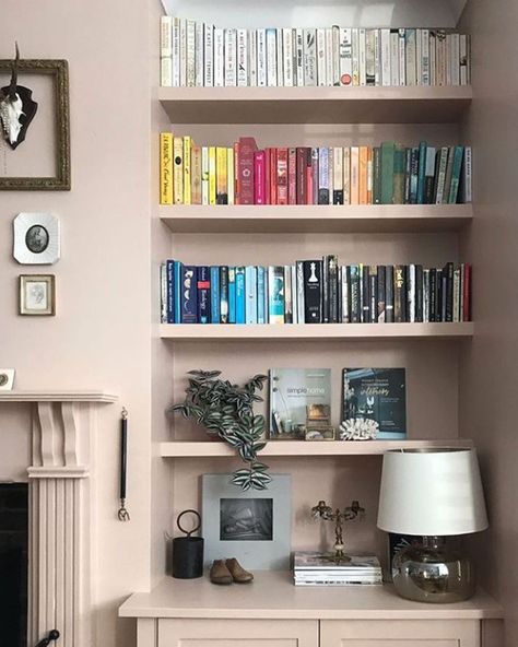 Well, isn't this a very pleasing bookshelf to look at?! #Organisationgoals we love how @flamingostyling has colour coordinated her books on… Corner Bookcase, Home Inspiration, Bookshelves, Bookcase, To Look, Lounge, Shelves, Living Room, Books