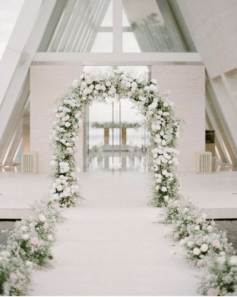 White Rose Wedding Archway, Wedding Pearl Aesthetic, Wedding Walkway Ideas, Venue Aesthetic, Unique Outdoor Wedding, New Home Decor Ideas, Ceremony Backdrop Outdoor, Wedding Walkway, Iranian Wedding