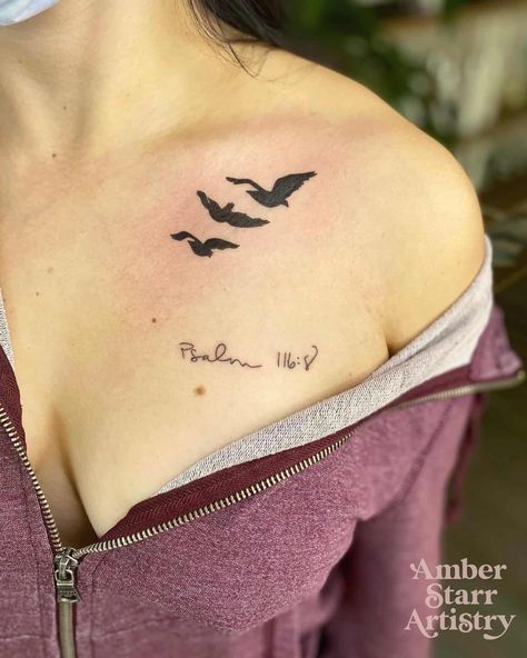 What do the bird tattoos in Divergent mean 1 Bird Outline Tattoo, Geometric Tattoo Bird, Bird Tattoo Design, Birdcage Tattoo, Tattoo Birds, Little Bird Tattoos, Bird Outline, Crane Tattoo, Peacock Tattoo