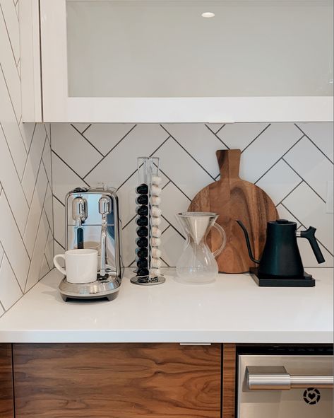 Nespresso Creatista Pro, Nespresso Machine Station, Nespresso Machine Aesthetic, Nespresso Station, Nespresso Creatista, Nespresso Machine, Coffee Nook, Coffee Station, Dream Apartment