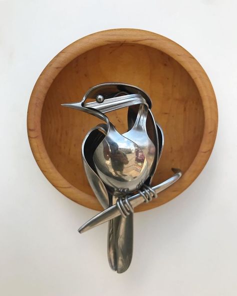 Artist Shapes Old Cutlery Into Magnificent Metal Sculptures Of Animals Scrap Recycling, Cutlery Art, Spoons And Forks, Silverware Art, Spoon Art, Welding Art Projects, Metal Welding, Sculpture Metal, Metal Art Diy