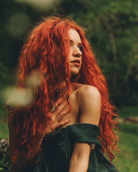 Rapunzel Retelling, Red Hair Color Trends, Ginger Woman, Fem Harry, Red Hair Green Eyes, Red Curly Hair, Ginger Women, Nature Photoshoot, Fairytale Photography