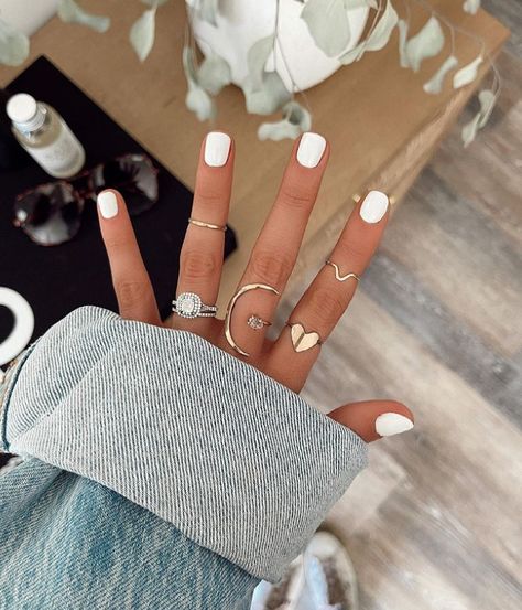 White Short Nails, White Summer Nails, White Gel Nails, Engagement Nails, Boho Nails, White Manicure, Cute Short Nails, White Glitter Nails, Cute Spring Nails