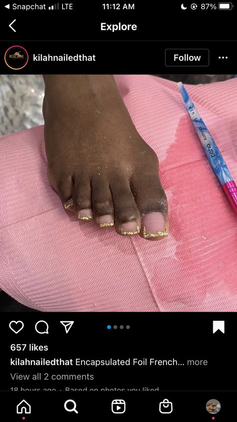 White Toes With Gold Design, Gold French Tip Pedicure Toenails, Gold Acrylic Toes, Gold Toes Pedicure, Prom Toenails, Gold Pedicure Toenails, Gold French Tip Toes, Gold Pedicure Ideas, Gold Toenails