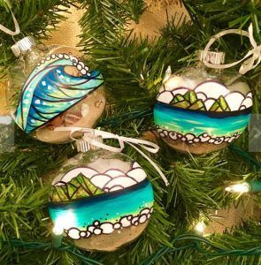 made in hawaii ornaments Aloha Christmas, Shell Paintings, Hawaii Decor, Handpainted Christmas Ornaments, Hawaii Christmas, Hawaiian Homes, Hawaiian Christmas, Painted Shells, Rock Painting Patterns