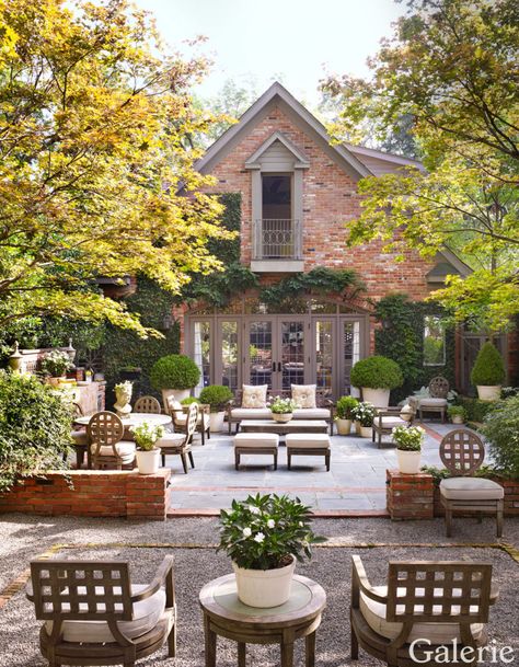 The terrace of a Louisiana house renovated by Lee Ledbetter, with landscape design by Sawyer | Berson. - photo: Pieter Estersohn Sawyer Berson, Louisiana House, Louisiana Homes, Outdoor Decorating, Atlanta Homes, The Terrace, Entry Hall, My Good, English Cottage